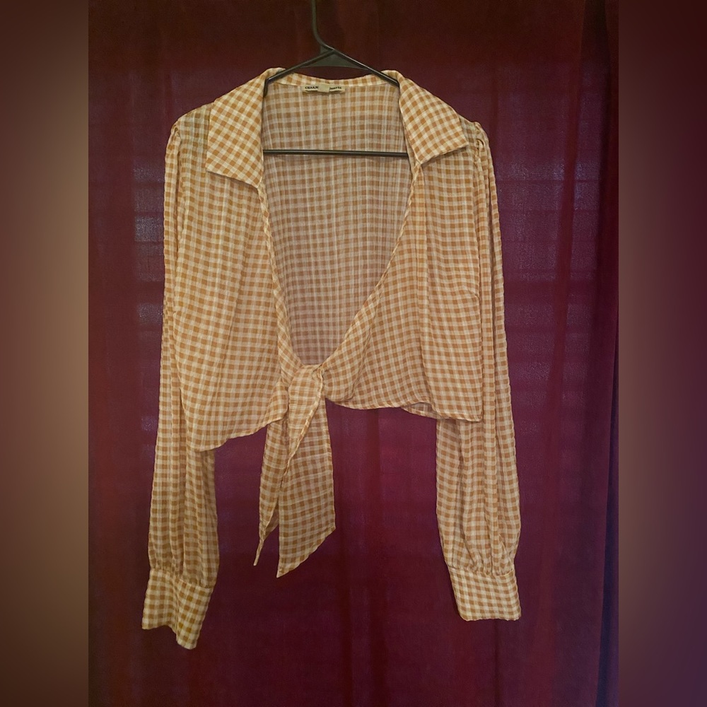 Super cute yellow & white long sleeve tie crop top.